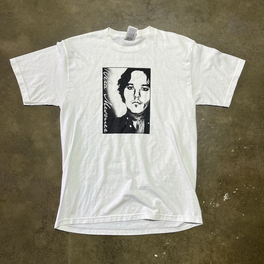 Vintage Y2k Vera Mesmer White Logo Band Music T-Shirt